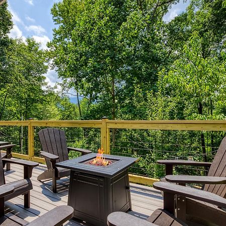 Whispering Winds, Hot Tub, Game Room, Wifi, 1089 Free Tickets Each Paid Day, Dollywood And More Гатлінбург Екстер'єр фото