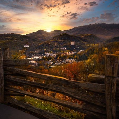 Whispering Winds, Hot Tub, Game Room, Wifi, 1089 Free Tickets Each Paid Day, Dollywood And More Гатлінбург Екстер'єр фото