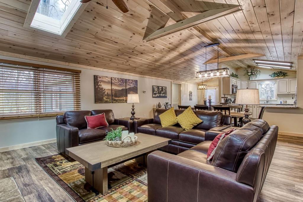 Whispering Winds, Hot Tub, Game Room, Wifi, 1089 Free Tickets Each Paid Day, Dollywood And More Гатлінбург Екстер'єр фото