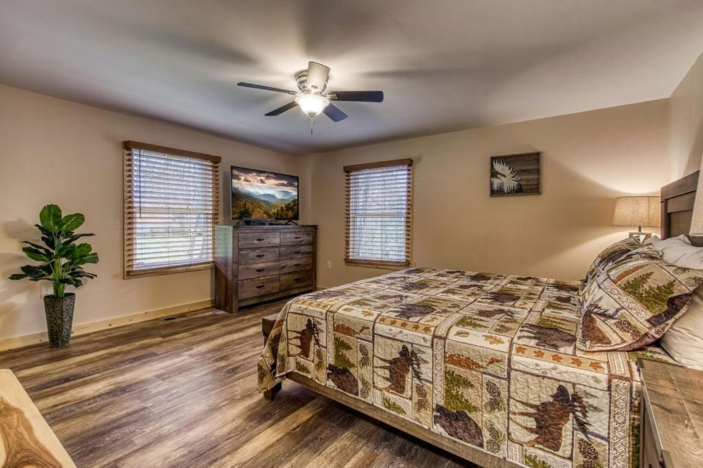 Whispering Winds, Hot Tub, Game Room, Wifi, 1089 Free Tickets Each Paid Day, Dollywood And More Гатлінбург Екстер'єр фото