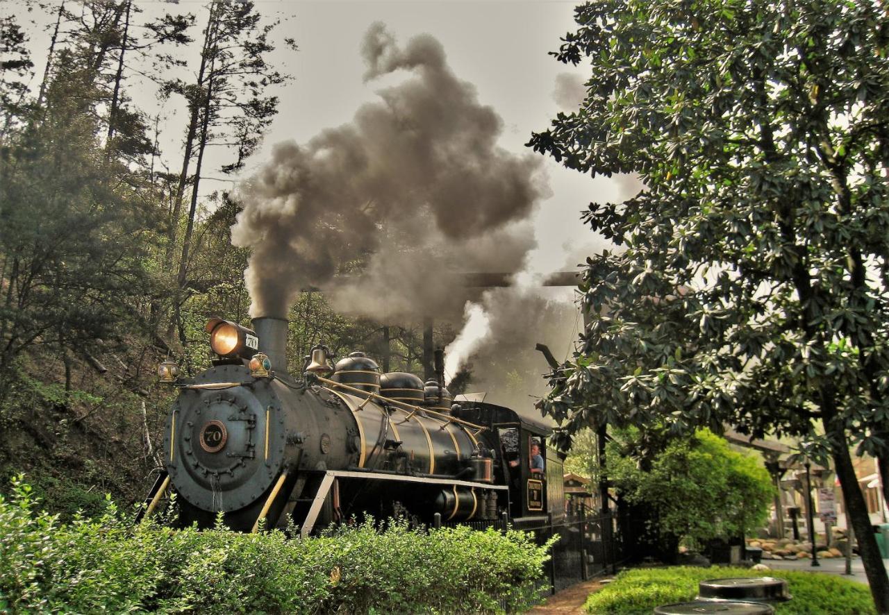 Whispering Winds, Hot Tub, Game Room, Wifi, 1089 Free Tickets Each Paid Day, Dollywood And More Гатлінбург Екстер'єр фото