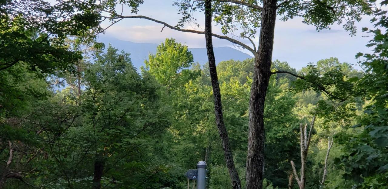 Whispering Winds, Hot Tub, Game Room, Wifi, 1089 Free Tickets Each Paid Day, Dollywood And More Гатлінбург Екстер'єр фото