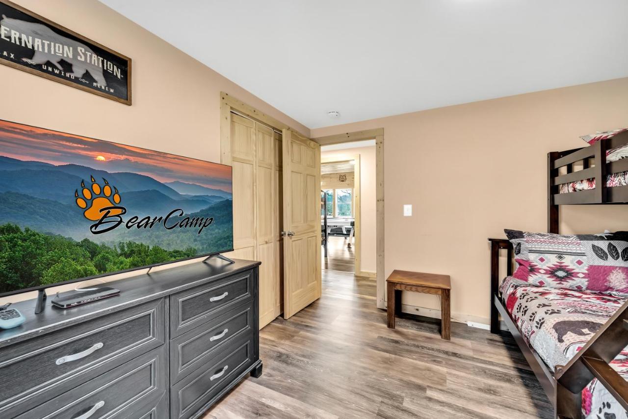 Whispering Winds, Hot Tub, Game Room, Wifi, 1089 Free Tickets Each Paid Day, Dollywood And More Гатлінбург Екстер'єр фото
