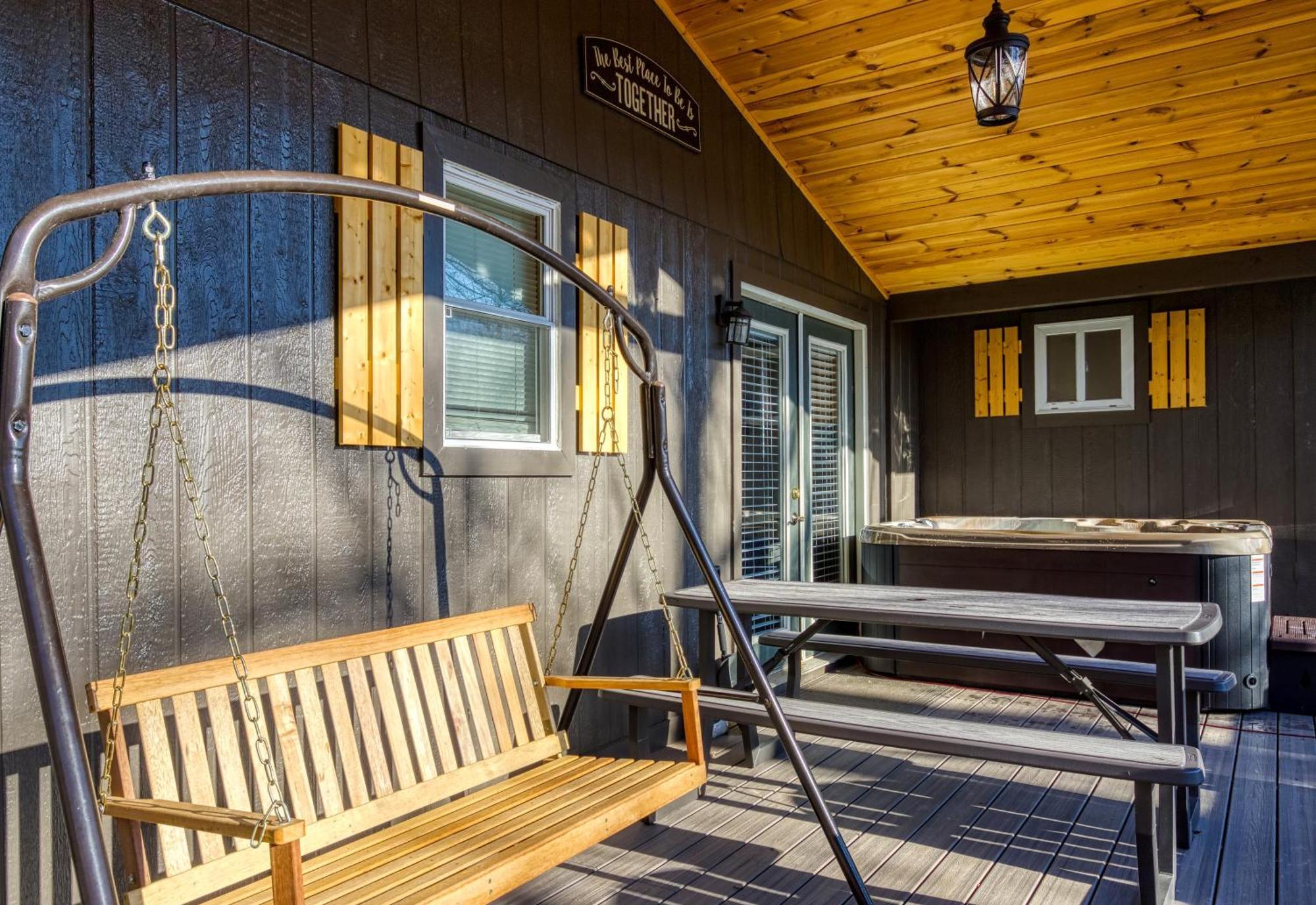 Whispering Winds, Hot Tub, Game Room, Wifi, 1089 Free Tickets Each Paid Day, Dollywood And More Гатлінбург Екстер'єр фото