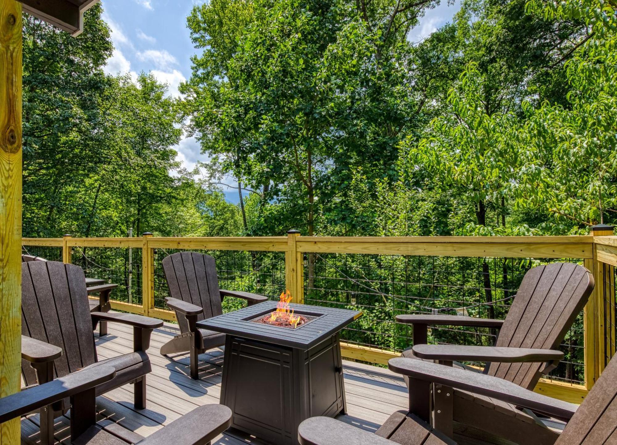 Whispering Winds, Hot Tub, Game Room, Wifi, 1089 Free Tickets Each Paid Day, Dollywood And More Гатлінбург Екстер'єр фото