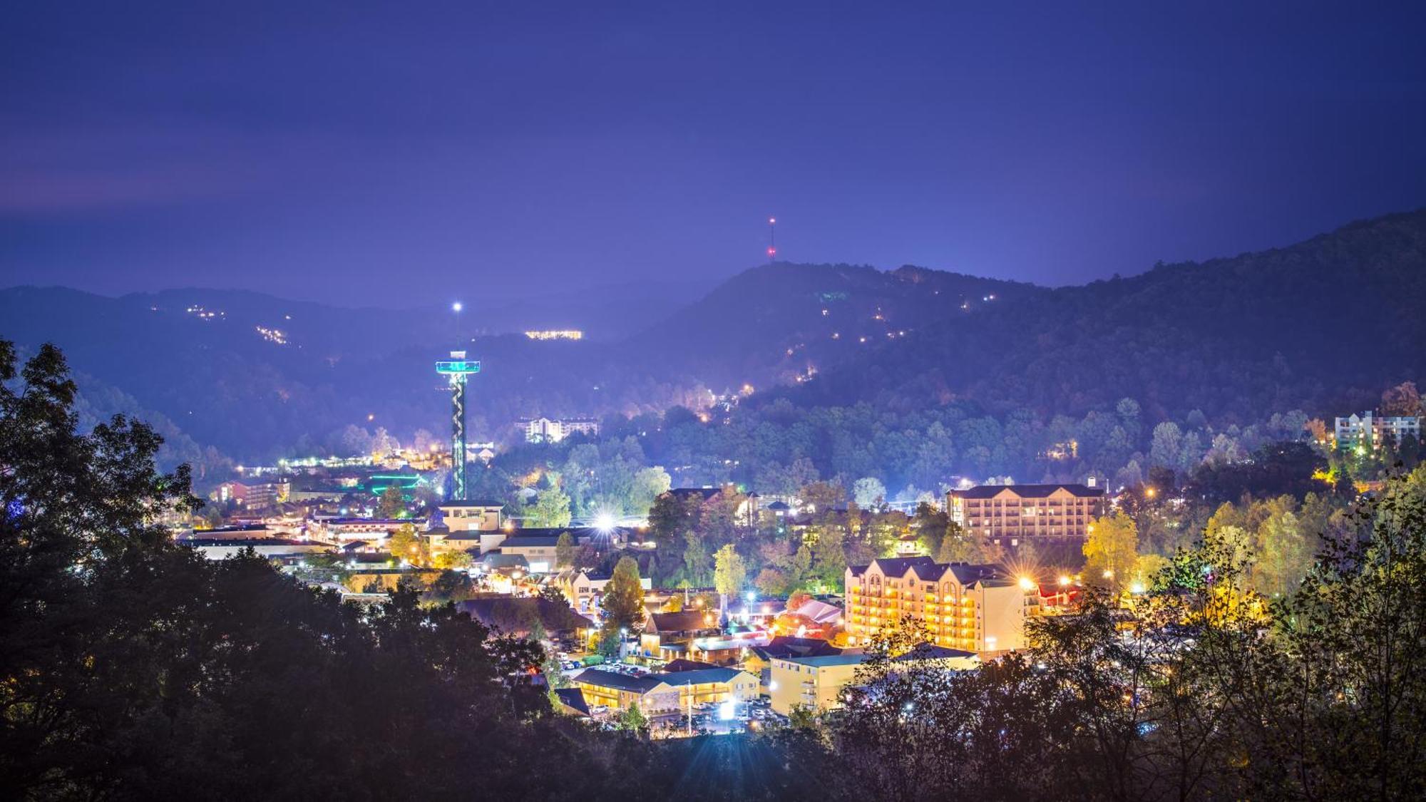 Whispering Winds, Hot Tub, Game Room, Wifi, 1089 Free Tickets Each Paid Day, Dollywood And More Гатлінбург Екстер'єр фото